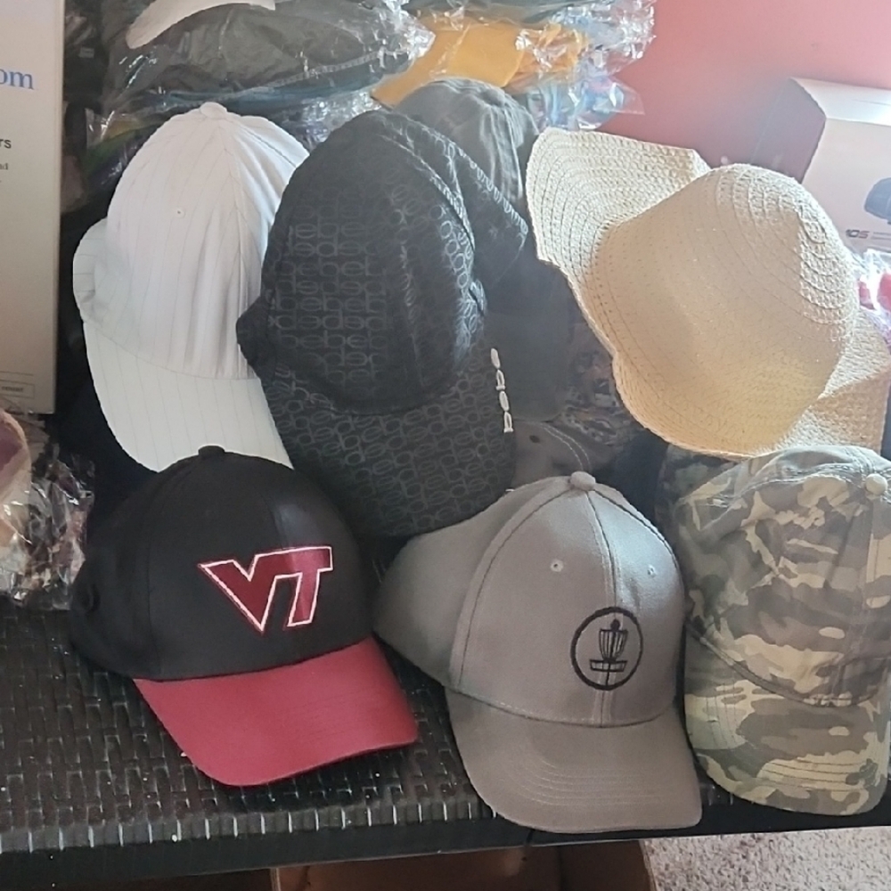 Men's & Woman Assorted Baseball Caps New No Tags.